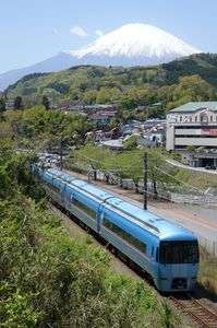 春風を泳ぐ鯉のぼり