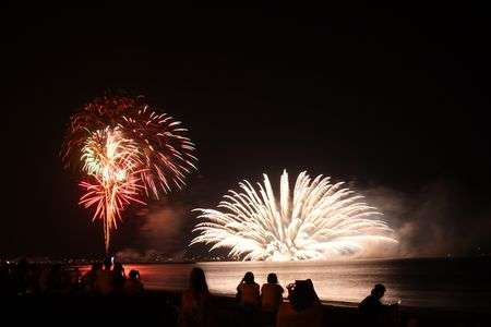 館山湾花火大会名物　水中花火