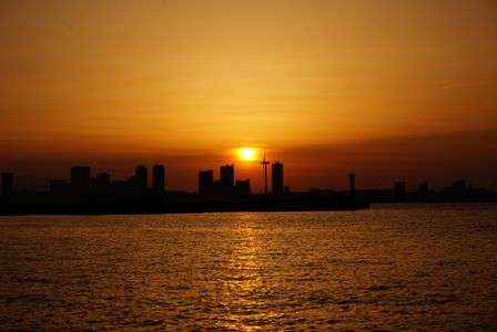 大黒埠頭からの夕陽