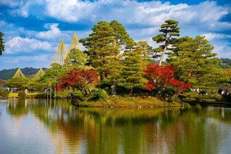 雅と静寂 ― 秋田と金沢、二つの和を写す