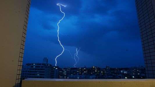 ６月の稲妻