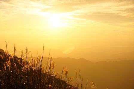 The sun sets. 伊吹山