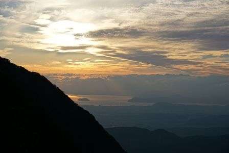 夕陽、雲海、琵琶湖。