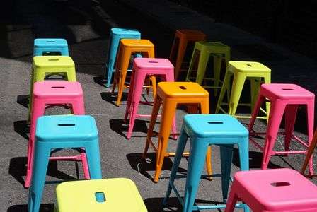 カラフル椅子