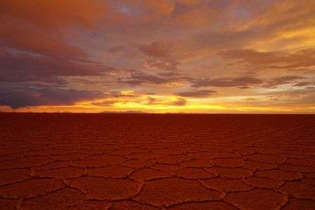 ウユニ塩湖　夕焼け