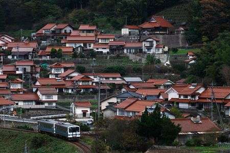 石州瓦の集落を往く