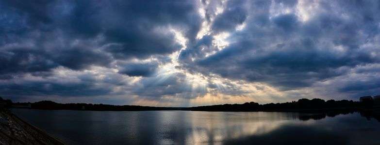 光、降り注いで