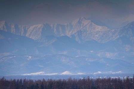 荒れる日高の山