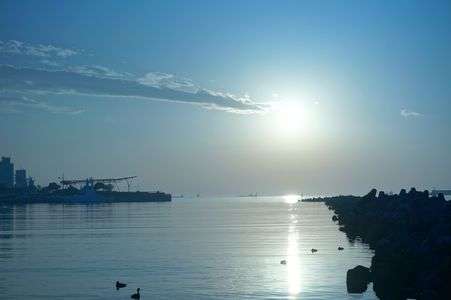 表情が異なる夕日。