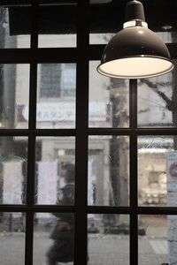 カフェの窓から