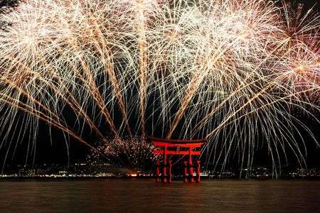 宮島水中花火大会