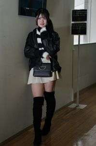 ””　♬　ためい～きの花びらが～　足元に落～ちる～　その気にさせないで　””