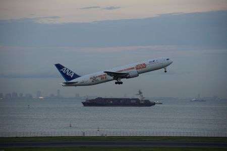羽田空港の夕暮れ