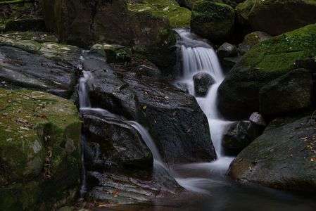 鹿児島県大隅（おおすみ）半島肝付（きもつき）町の万滝付近の小滝・素敵～