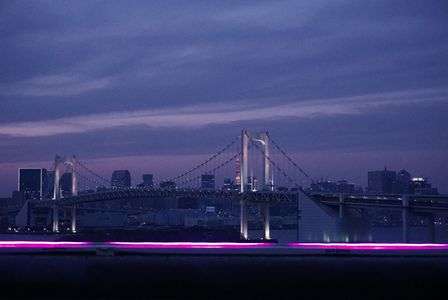 夕暮れにかかる橋