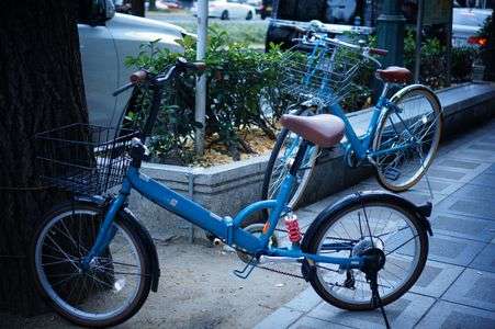 青い自転車