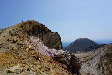 雌阿寒岳山頂と阿寒富士