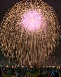 降り注ぐ二尺玉