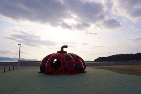 赤南瓜・黄南瓜〜草間彌生の作品＠直島〜