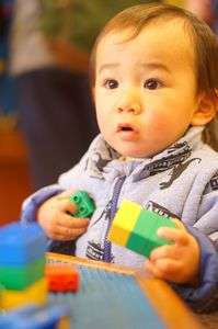 ブロック遊びに集中