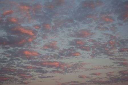 赤色のうろこ雲