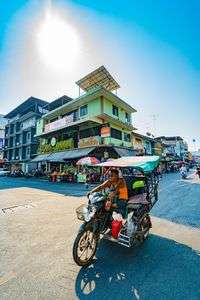 タイ、街角、トゥクトゥク