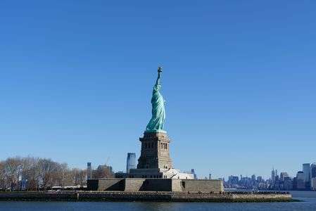 自由の女神