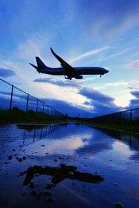 雨上がりの飛行機