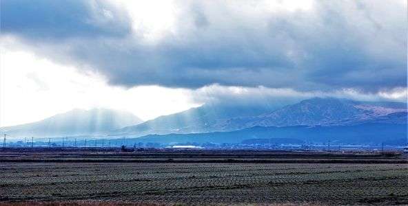 阿蘇へ降り注ぐ光芒