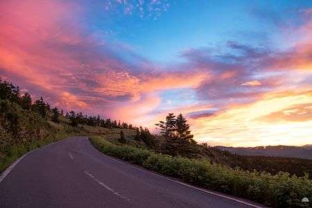 朝日へと続く道