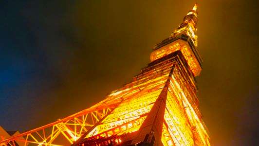 若干足組のある東京タワー