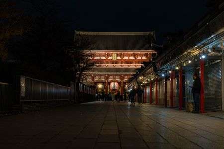 夜の浅草寺