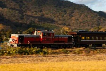 駆け抜けるDLやまぐち号