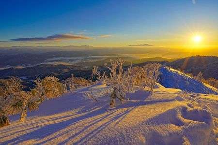 猪年にちなんで猪臥山（いぶしやま）からのご来光