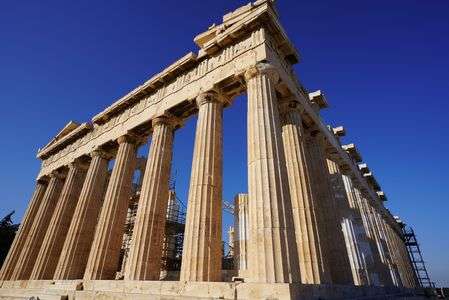アクロポリスとパルテノンにゃんこ ファランクス アテネ市内穀物店