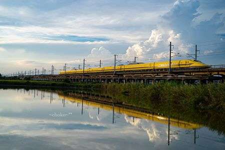 ドクターイエローと夏の空