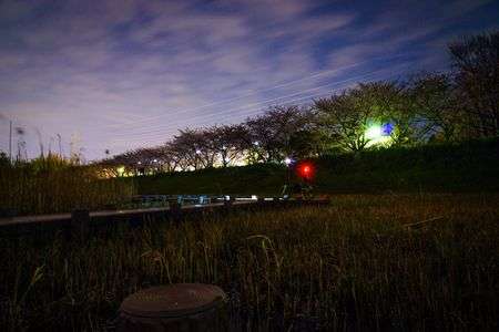 暗闇に浮かぶ△