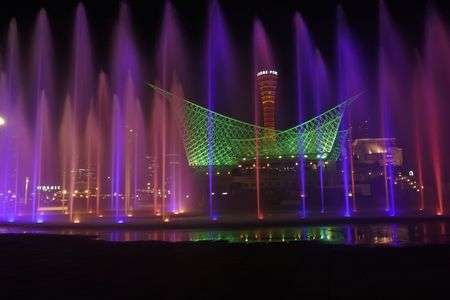 噴水と夜景