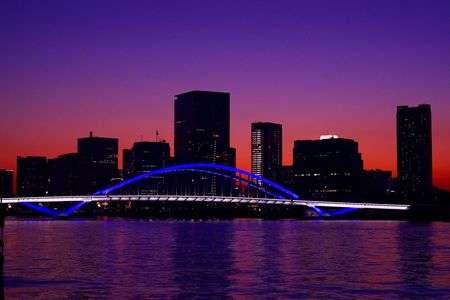 夕暮れの勝どき橋を撮る