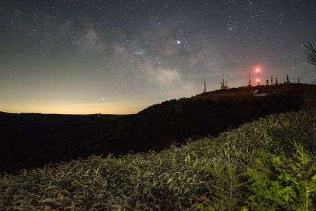 春の天の川と美ヶ原