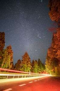 冬の天の川と光の軌跡