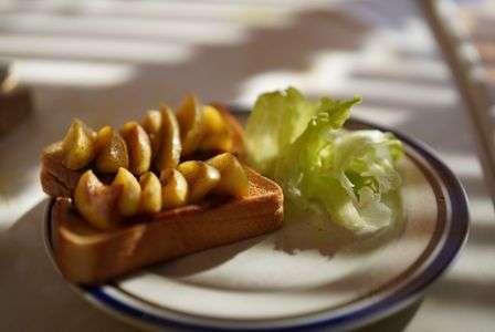 焼きりんごとベーコンのトーストです