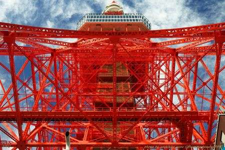 東京タワーの真下から