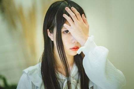 スルーザレンズ