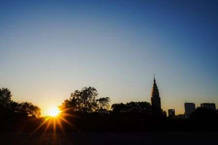 新宿御苑からの夕日