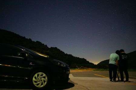 月に背を向け写生会