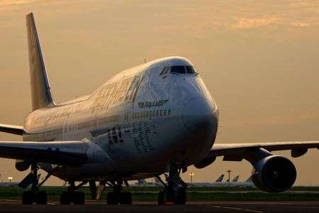 朝日を浴びるジャンボ