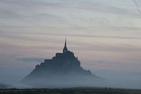 朝霧のモンサンミッシェル