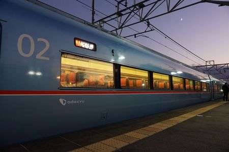 宵のロマンスカー