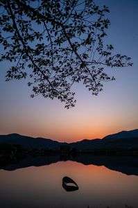 夕暮れ時の広沢池